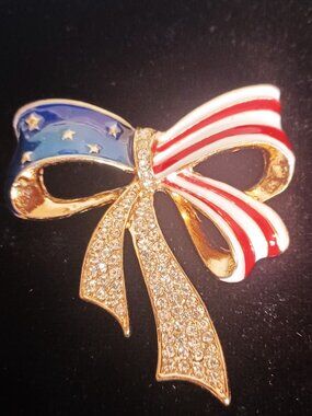 Rhinestone Bowknot USA Flag Brooch  Gold tone Plated  Crystal Star